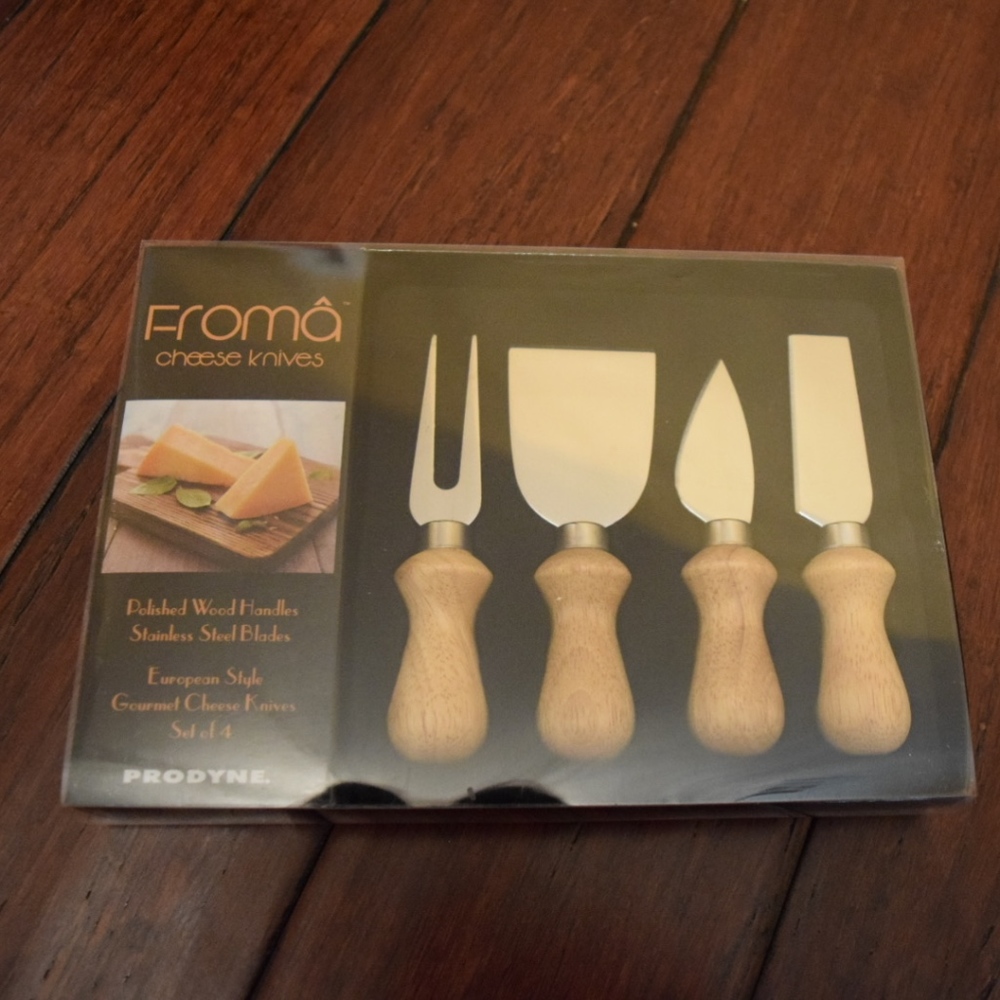 Cheese knives